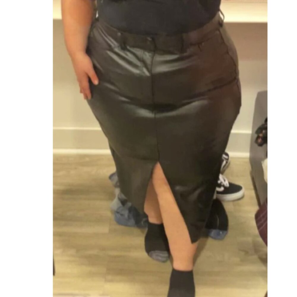 Torrid Skirt size 26‎ Plus Black Faux Leather Front Slit Midi Pencil Evening